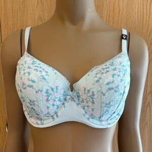 Body by Victoria, baby blue and pink bra